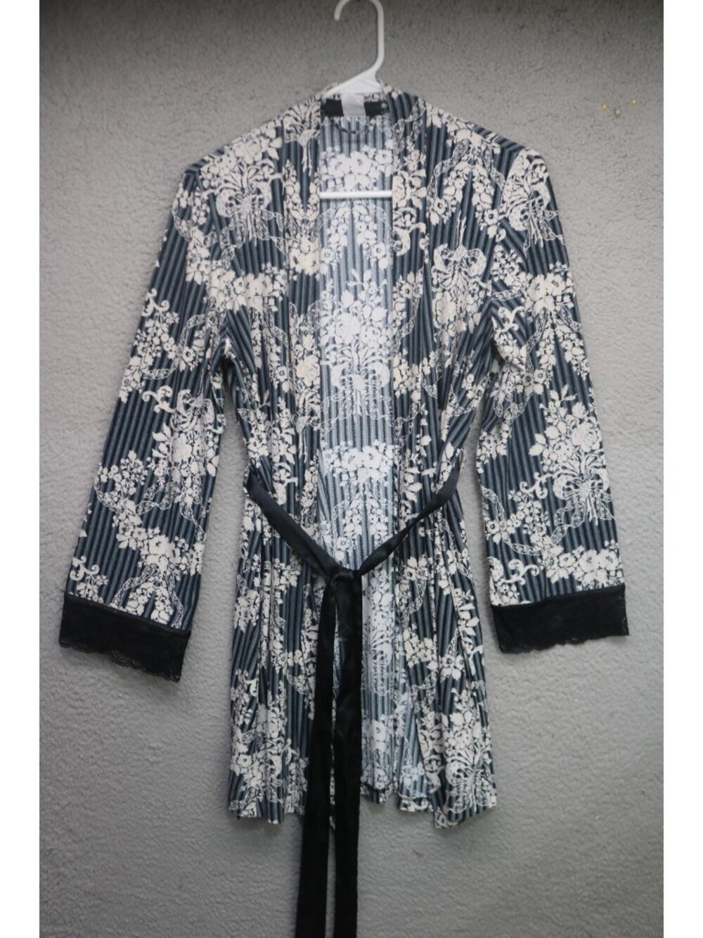 Studio Donatella Gray Floral Striped Robe-Size S/M-Belted-Lace-Soft-Cozy Chic